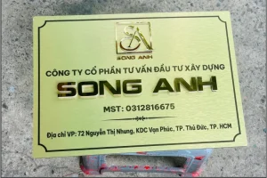 Khi thành lập công ty hoặc chuyển sang địa điểm làm việc mới, bảng tên công ty là một trong những hạng mục doanh nghiệp thường cần chuẩn bị để đặt tại trụ sở